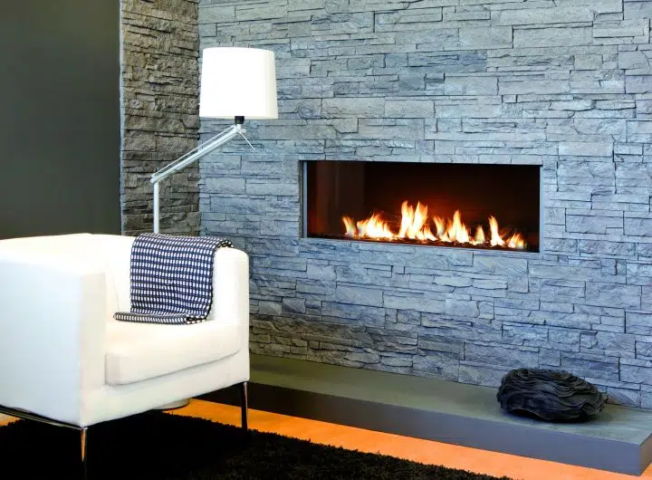 קמין גז מודרני בסלון מעוצב - מדריך בחירת קמין לבית