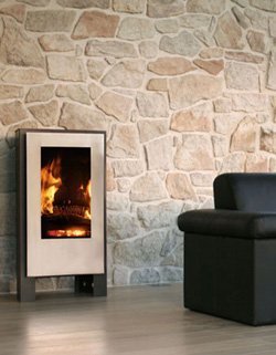 קמין נפט סולר פעיל בבית עם הוראות שימוש נכונות