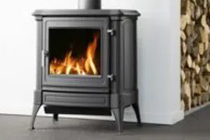 קמין גז יצוק עצמאי בעיצוב קלאסי - דגם S45 למאמר בחירת קמין